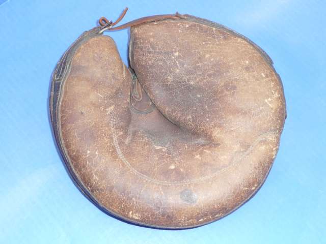 Early 1900's Ratsch Peerless Crescent Pad Adjustable Heel Mitt Front